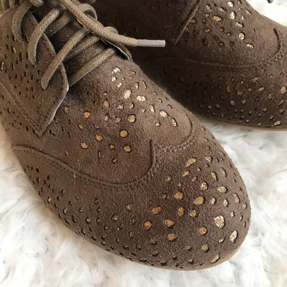 Nwot Not Rated lace up suede like lazar cut shoes - Picture 2 of 7